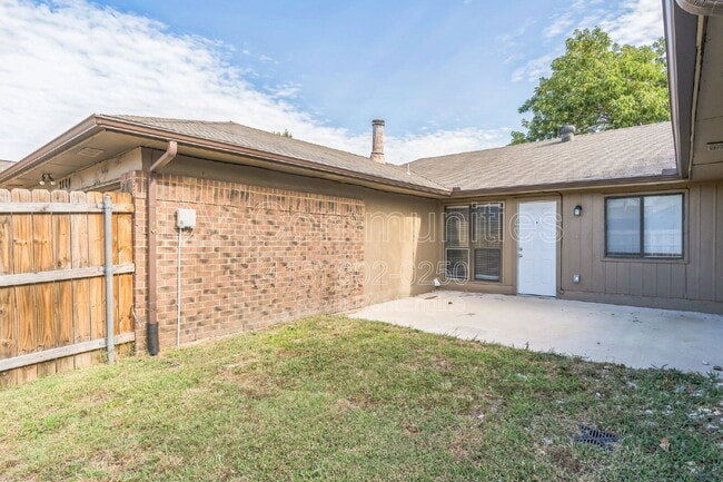 Building Photo - 2804 Red River St