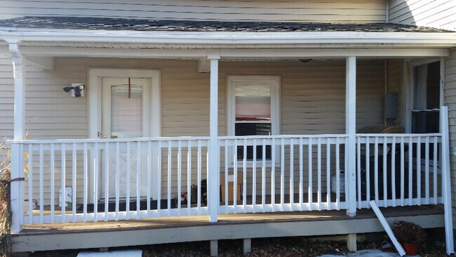 Building Photo - 68 Crescent St