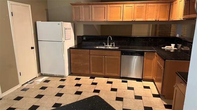 Foto del edificio - 8607 Knoll Forest Dr