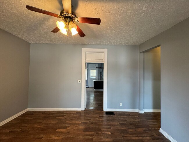 Foto del edificio - Bates Hendricks 3 Bedroom 2 Bath