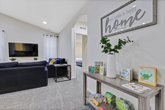 Building Photo - 2213 E Elm Grove Dr