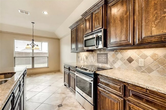 Building Photo - 820 Lake Meadow Ln