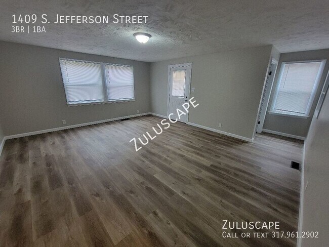 Building Photo - Newly Remodeled 3/1 in Muncie!