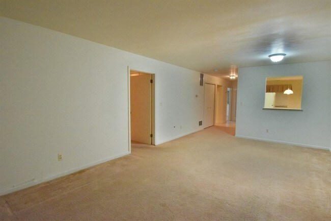 Building Photo - 57 Magnolia Ln
