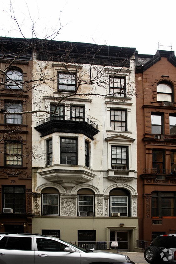 Building Photo - 122 W 71st St
