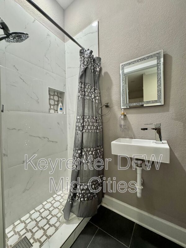 Foto del edificio - 6726 DeLeon St