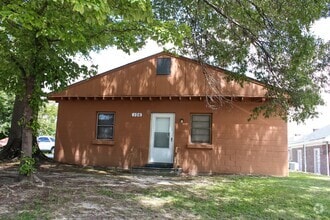 Building Photo - 106 Spruce St W