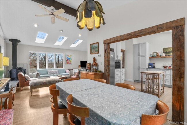 Foto del edificio - 20 Cedar Rd E