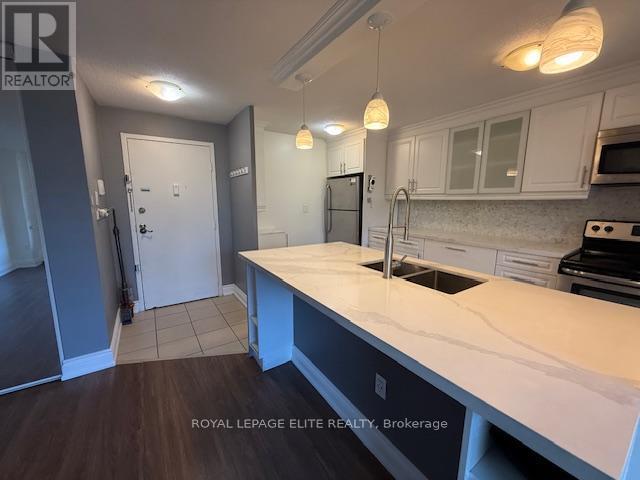 Photo du bâtiment - 3120-3120 Kirwin Ave