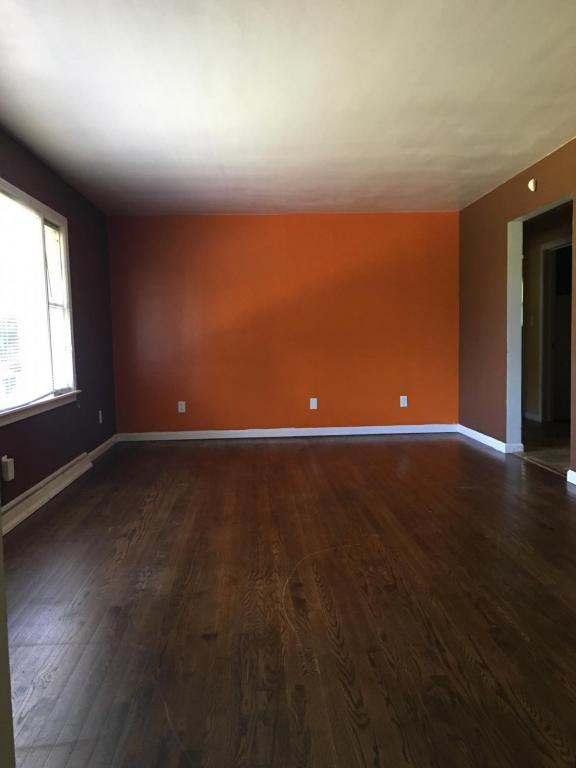 Building Photo - 402 E 69th Pl