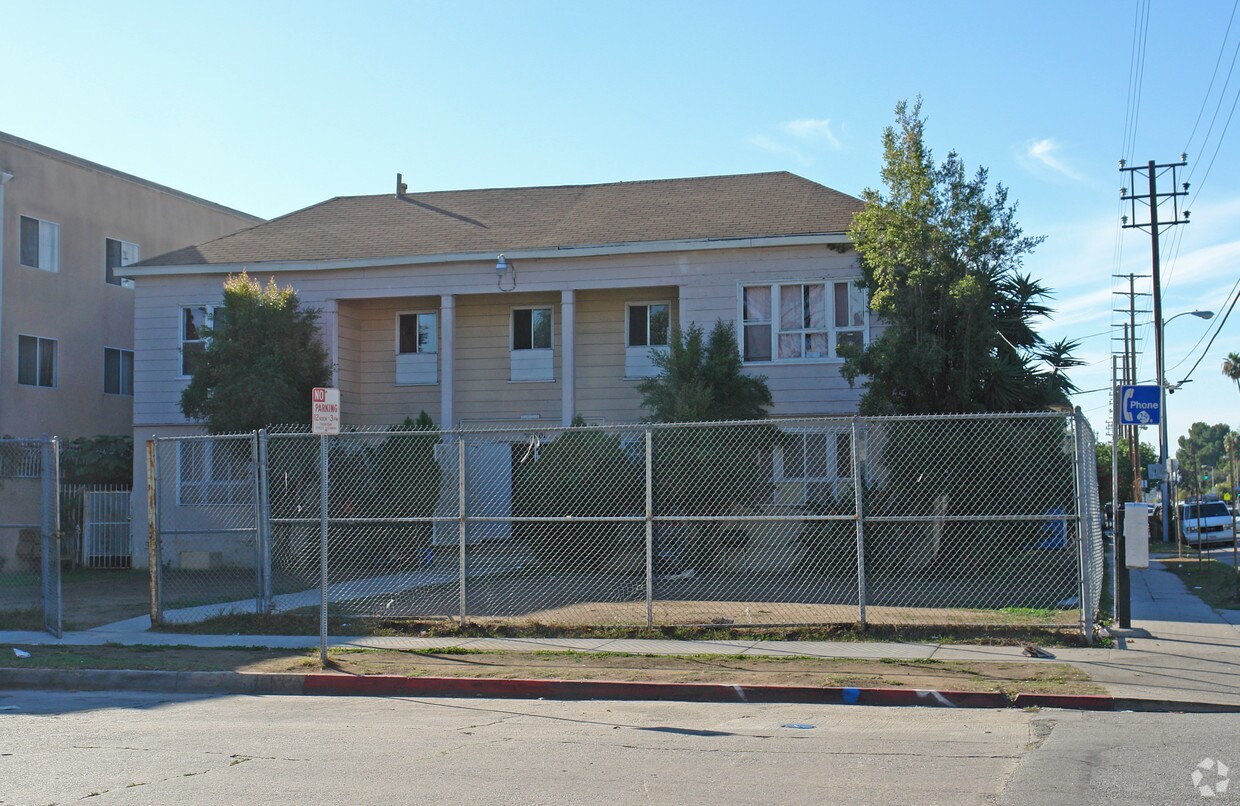 Building Photo - 1601 S St. Andrews Pl