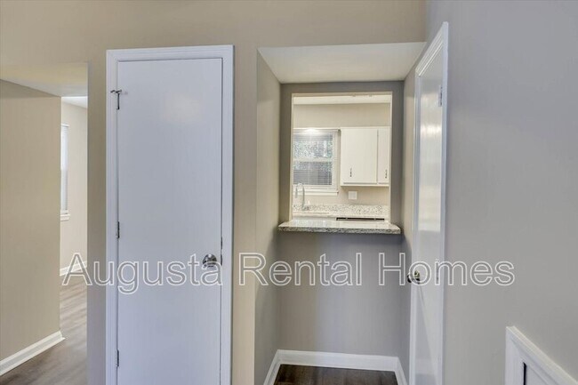 Foto del edificio - 310 W Buena Vista Ave