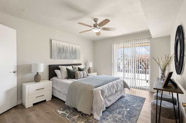 Building Photo - MIA Forest Oaks