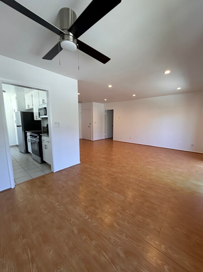 Sala de estar a la cocina - 649 Westbourne Dr