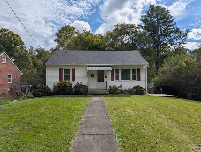 Building Photo - Fabulous Location - Black Mountain Rental