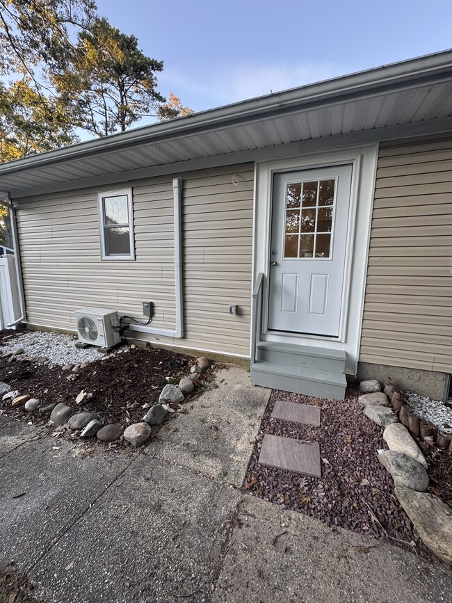 Building Photo - 422 Johnson Ave