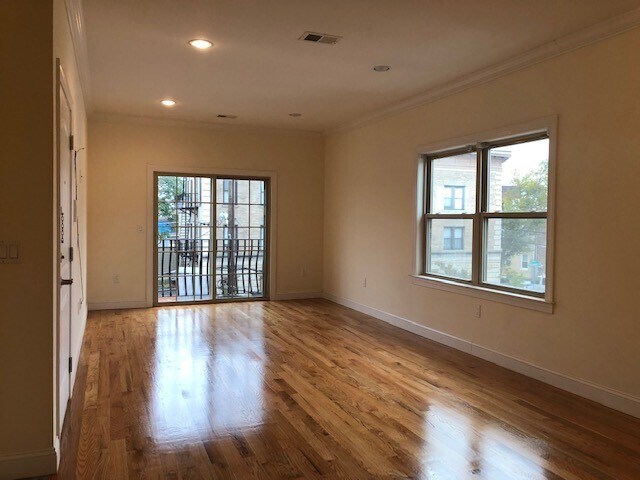 Building Photo - 192 Parkhurst St