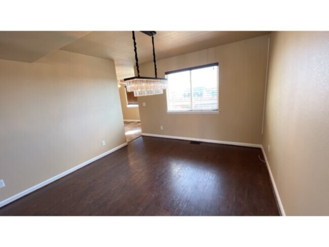Building Photo - Outstanding 2 Story Home in The Glen at Wi...