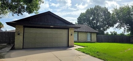 Building Photo - 8443 Gulfwood Ln
