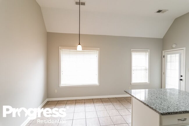 Foto del edificio - 10103 Lynham Dr