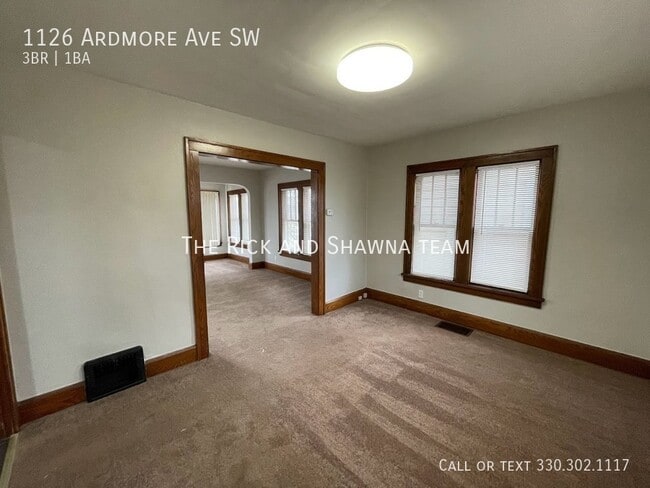 Building Photo - Three bedroom one bathroom home for rent