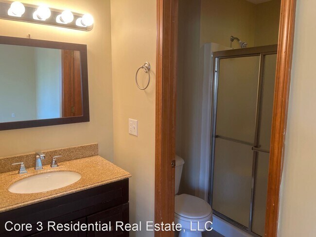 Building Photo - 3 br, 2 bath House - 2921 Ontario