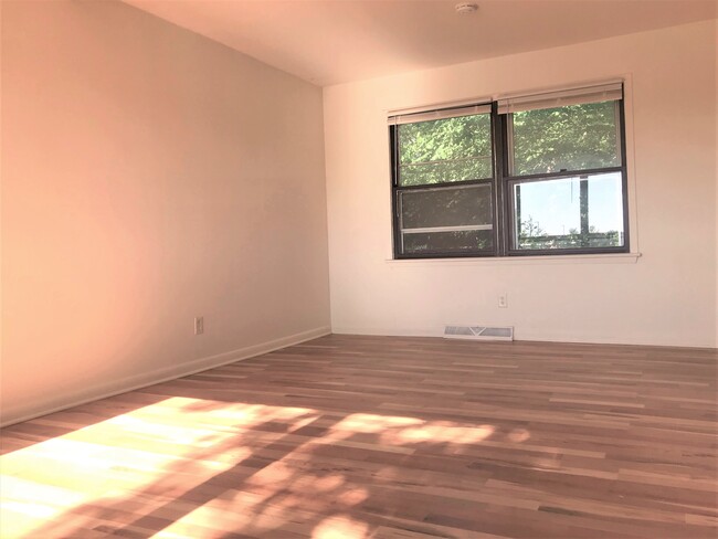 Dining Area - 2110 Packers Ave
