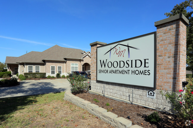 El complejo Woodside Mansión Senior Living - Woodside Manor