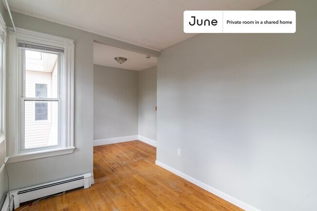 Building Photo - Room in Shared 4 bed/1 bath home