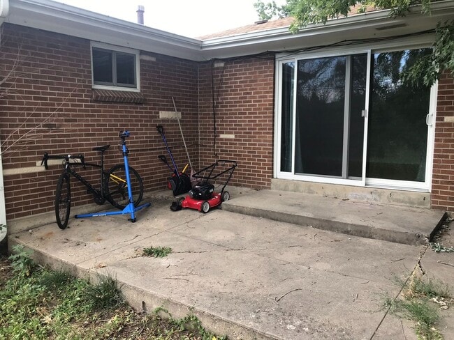 Building Photo - House for August Prelease with Easy Access to CU