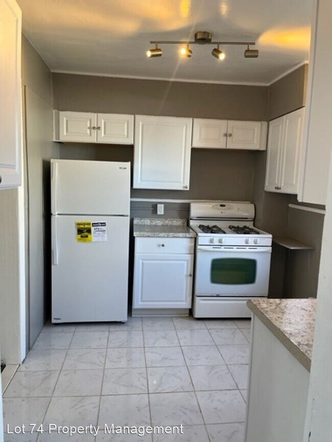 Building Photo - 3 br, 1 bath House - 539 4th Ave