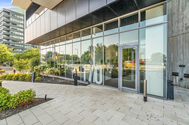 Building Photo - 170 Bayview Ave