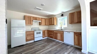 Building Photo - 829 WA-4