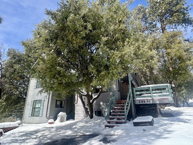 Building Photo - Stunning 2Bd/1.75 Ba Remodeled Mountain Ho...