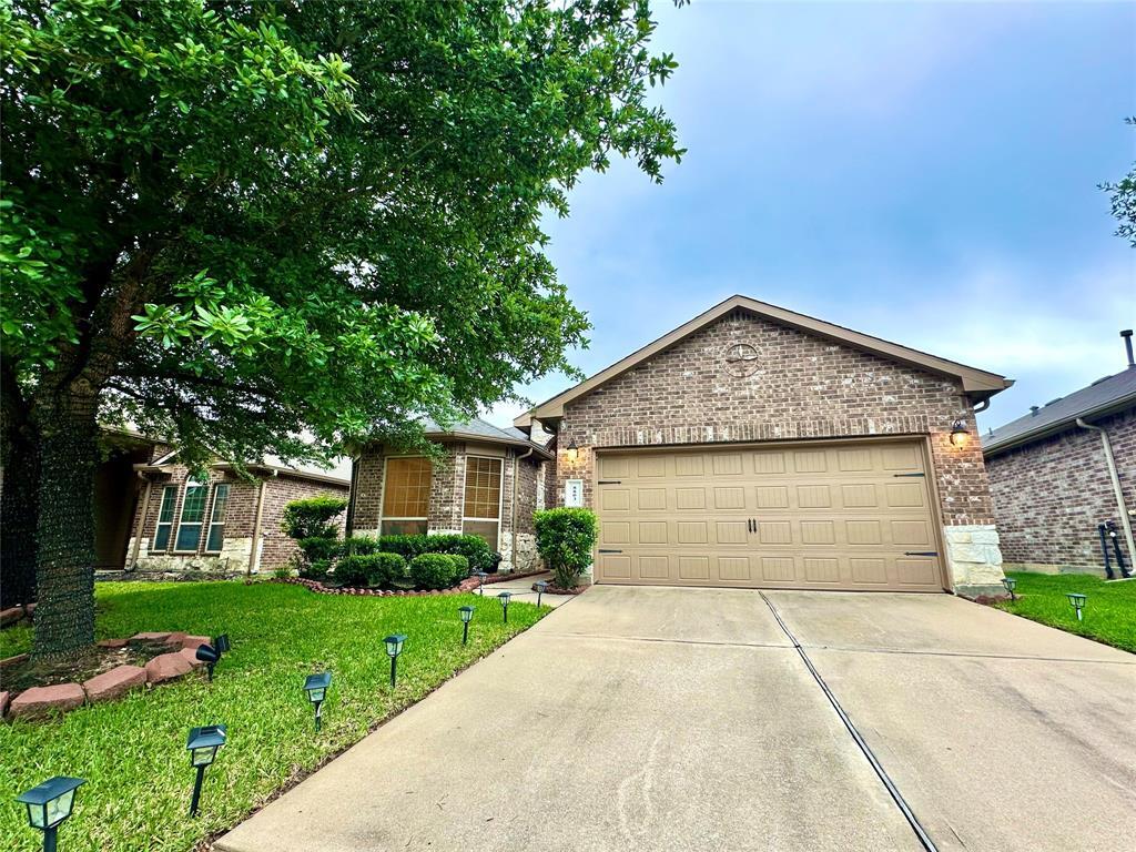 Foto principal - 8803 Adrienne Dr