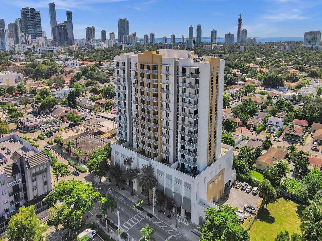 Foto principal - 900 SW 8th St