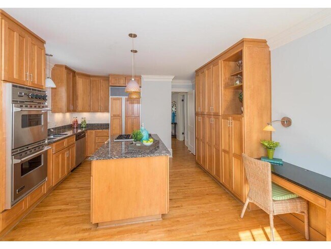 Foto del edificio - 1827 Kenwood Pkwy