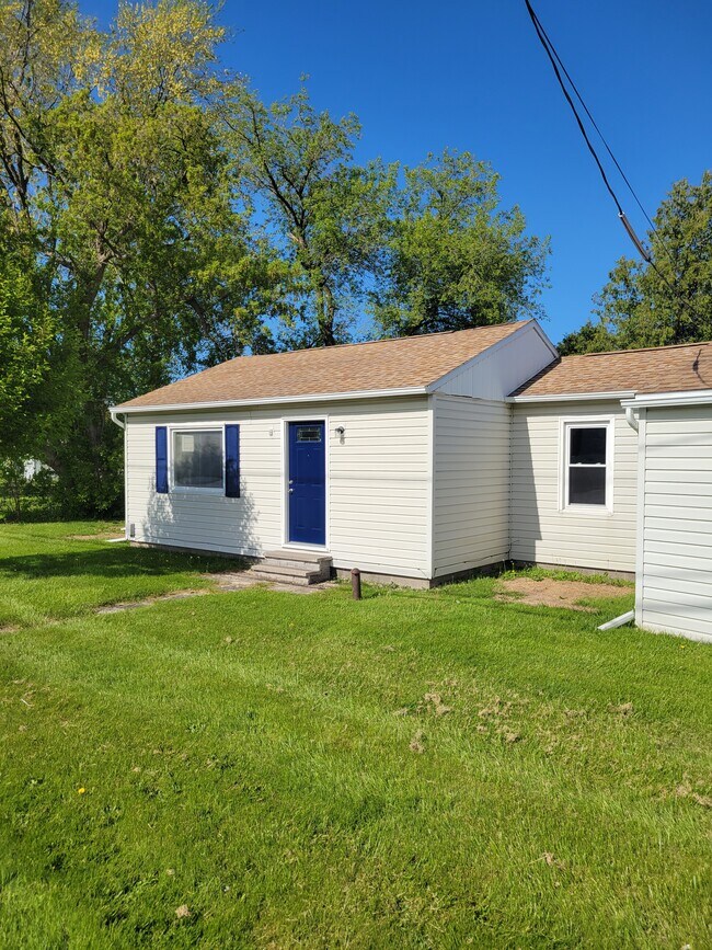 Front facing Lakeport Rd - 609 Oneida St