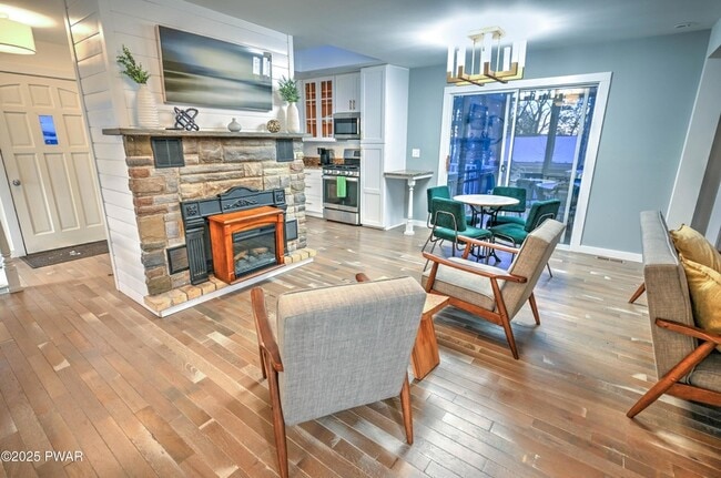 Building Photo - 413 Sunset Forest Dr