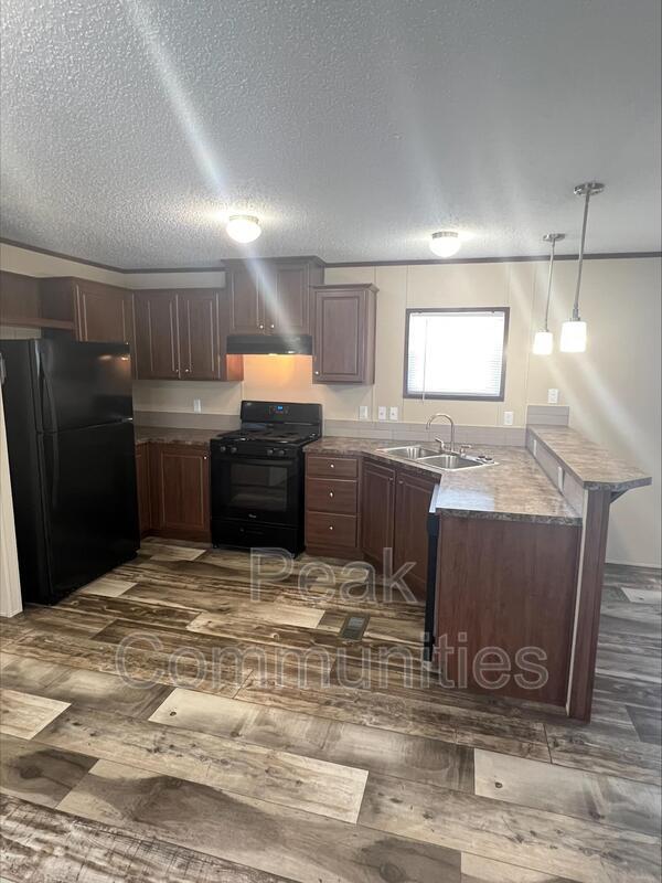Building Photo - 565 Shady Brook Hts