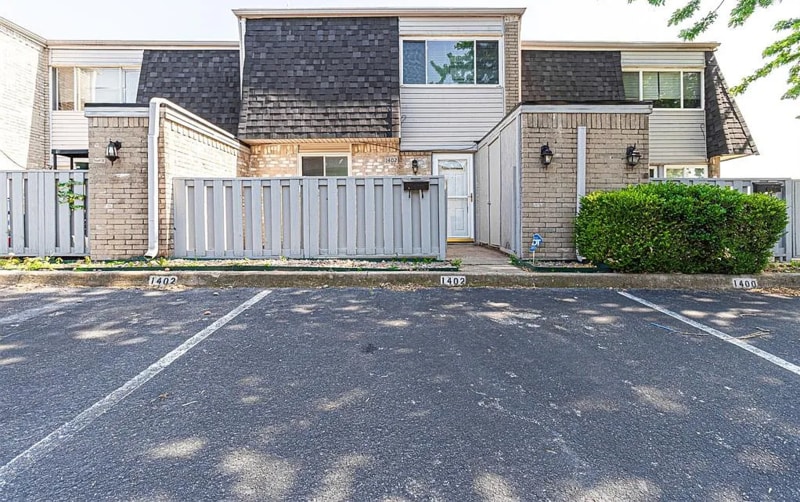 Primary Photo - 1402 Bill Carrol Dr