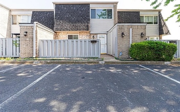 Building Photo - 1402 Bill Carrol Dr