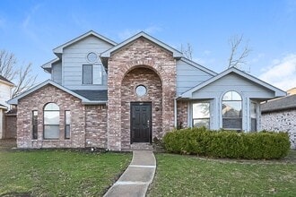 Building Photo - 1411 Sandalwood Dr