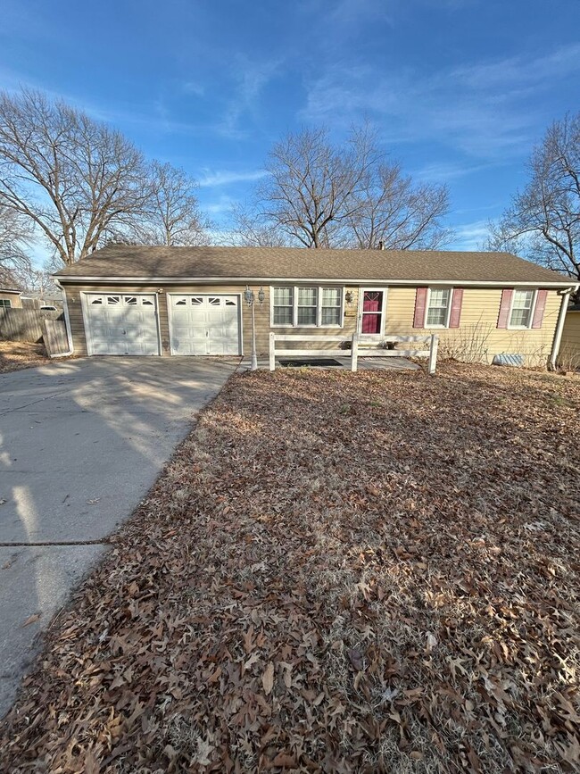 Building Photo - COMING SOON! 3 Bed 1 Bath Home! $1350.00