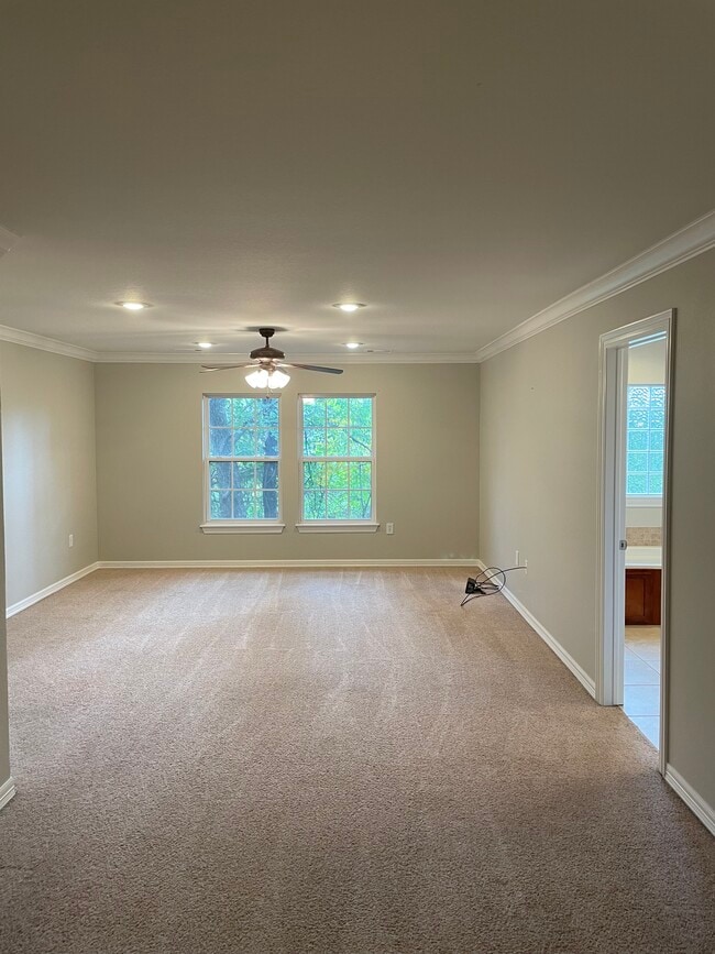 562 S Pierremont Dr Unit 562, Fayetteville, AR 72701 Condo for Rent