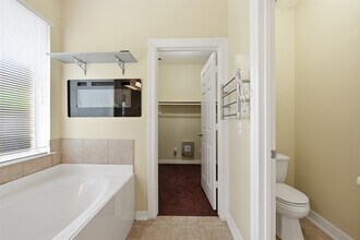 Building Photo - 25203 Oak Villa Dr