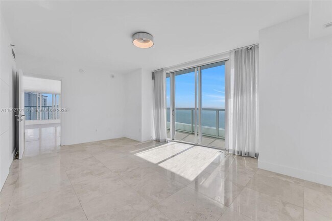 Building Photo - 465 Brickell Ave