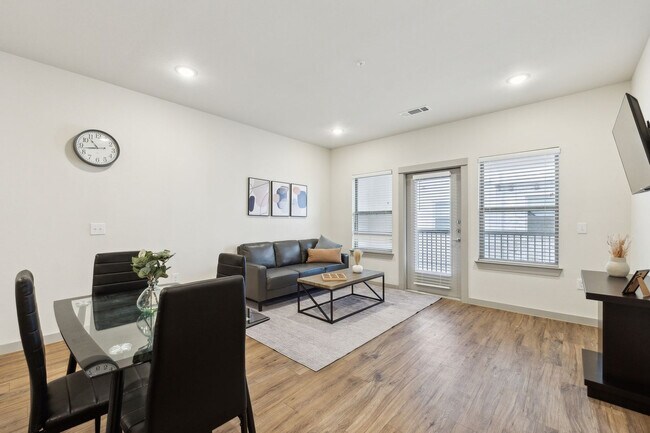Foto del edificio - 2051 Mayfield Pkwy