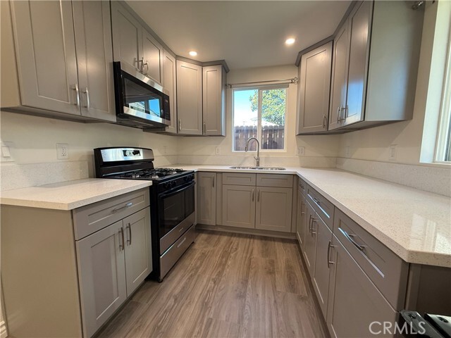 Foto del edificio - 5667 Ensign Ave