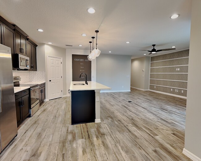 Foto del edificio - 1245 Celery Oaks Ln